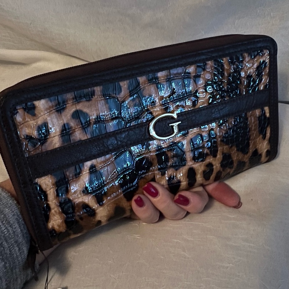 Women’s GUESS Leopard Print Wallet / passport holder NWOT